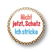 Nicht jetzt, Schatz. Ich stricke!