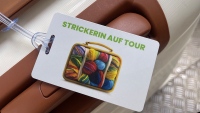 Kofferanhänger - Strickerin auf Tour
